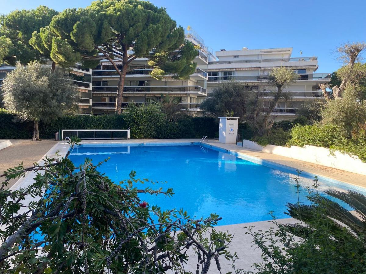 Appartement En Classe 2 Etoiles Au Bord De 4 Couchages Avec Lit Superpose Et Au Salon Un Canape Convertible Et Piscine A 300 M Des Transports Communs,gare Ferroviaire,commerces Et Plages