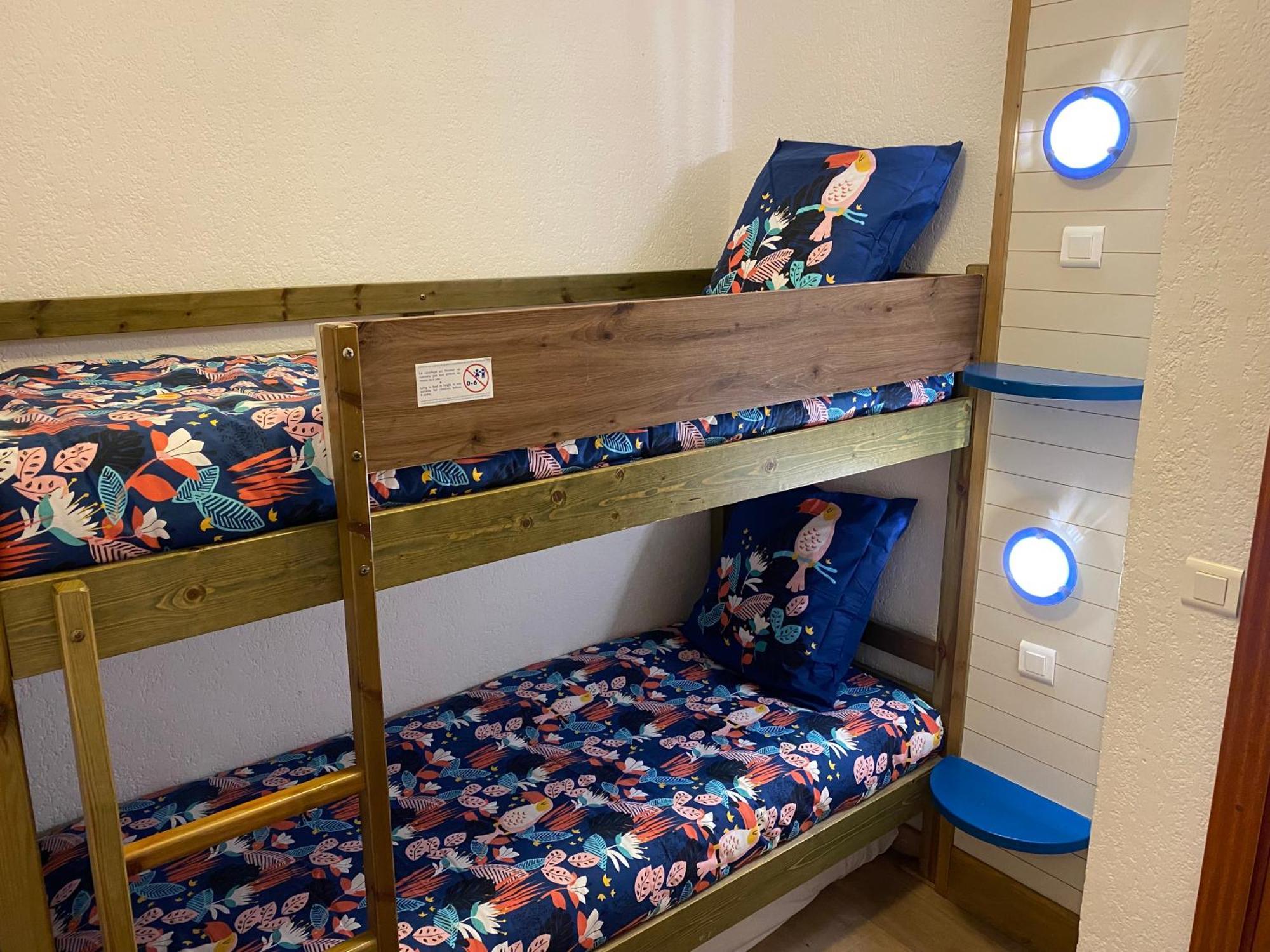 Appartement En Classe 2 Etoiles Au Bord De 4 Couchages Avec Lit Superpose Et Au Salon Un Canape Convertible Et Piscine A 300 M Des Transports Communs,gare Ferroviaire,commerces Et Plages *