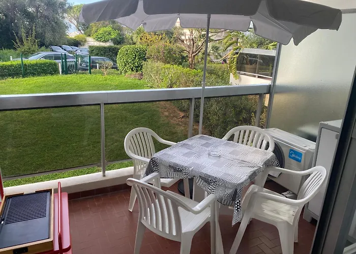 Logement En Residence Vacances Classe 2 Etoiles Au Bord De Mer 4 Couchages Avec Cabine Lit Superpose Et Au Salon Un Canape Convertible Et Piscine A 300 M Des Transports Communs,Gare Ferroviaire,Commerces Et Plages