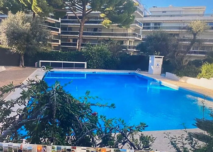 Logement En Residence Vacances Classe 2 Etoiles Au Bord De Mer 4 Couchages Avec Cabine Lit Superpose Et Au Salon Un Canape Convertible Et Piscine A 300 M Des Transports Communs,Gare Ferroviaire,Commerces Et Plages