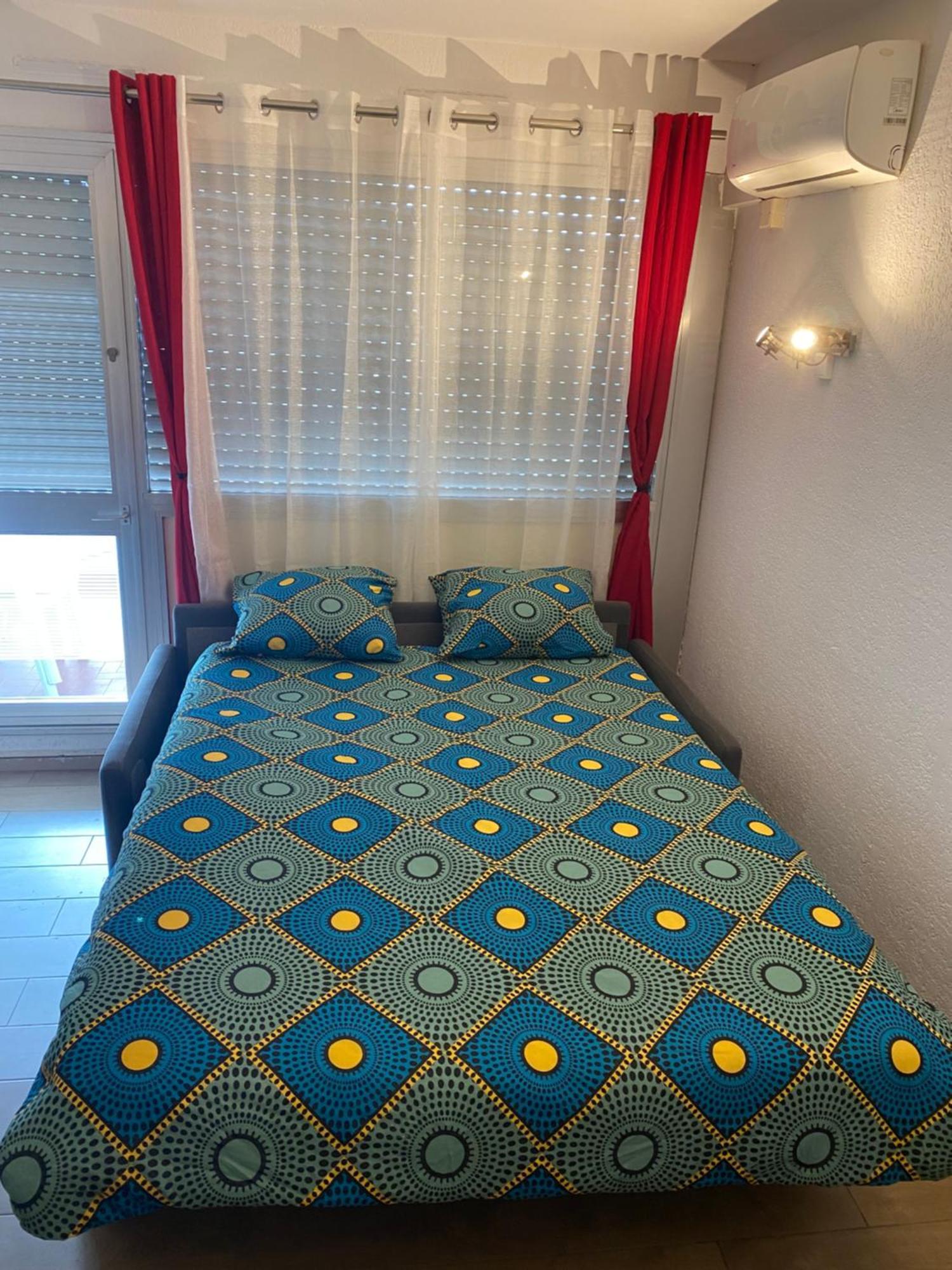 En Classe 2 Etoiles Au Bord De 4 Couchages Avec Lit Superpose Et Au Salon Un Canape Convertible Et Piscine A 300 M Des Transports Communs,gare Ferroviaire,commerces Et Plages Appartement Antibes